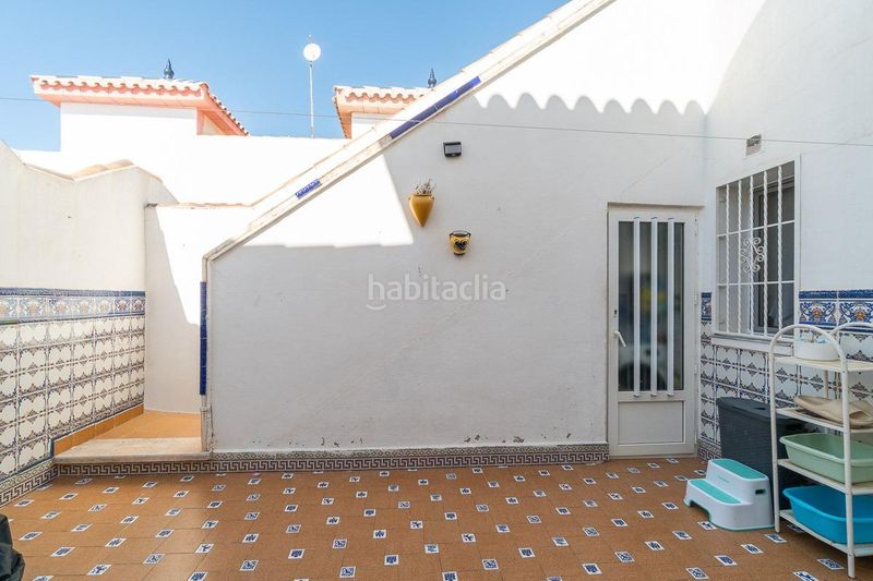 Foto 125c23f0-b8b3-49ff-b7ff-84d7335f44be. Casa aparellada amb piscina a Playa Flamenca Orihuela