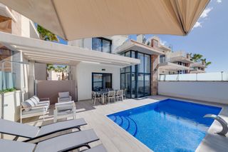 Chalet in Lomas de Cabo Roig - Los Dolses. ...