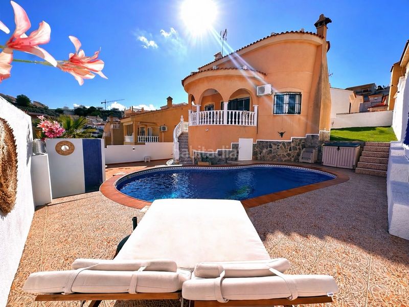 Foto 3d342f9b-8b59-4100-b3f3-56728c5b78f5. Xalet amb piscina a Rojales