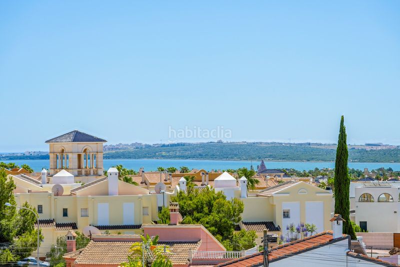 Foto b0f02e6e-1519-48b5-a964-dd1fa7581d3e. Xalet amb piscina a Rojales