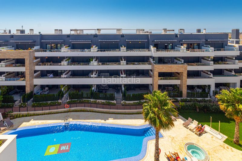 Foto 506b63b0-94a9-4b06-b9dd-6565e302434e. Àtic amb piscina a Playa Flamenca Orihuela