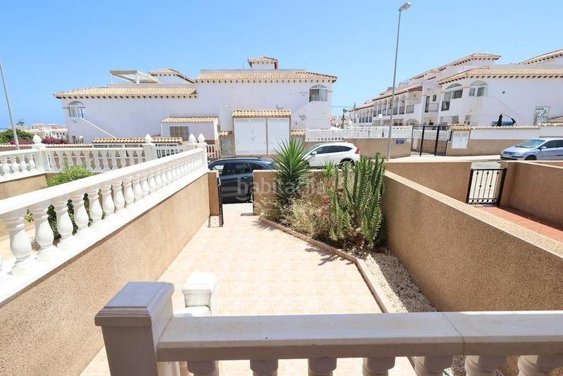 Foto e33eff7c-5fb4-4d51-a659-a79a71a910e4. Casa adossada amb piscina a Los Balcones y los Altos Orihuela