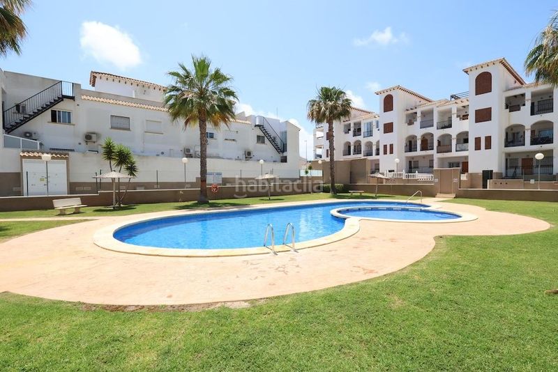Foto fb789498-6a25-45ec-a50a-737fa77e3c19. Casa adossada amb piscina a Los Balcones y los Altos Orihuela