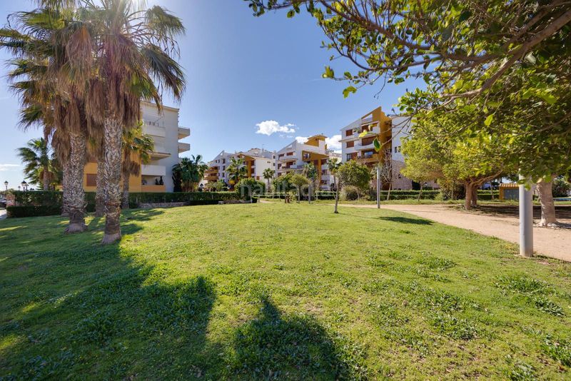 Foto a15ab10c-2ee0-4b4b-8a5e-43199d7cd766. Apartament amb piscina a Punta Prima Torrevieja