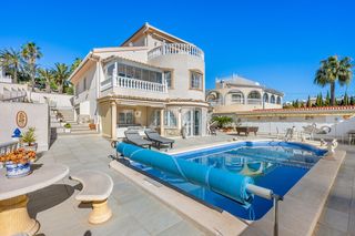 Xalet a Rojales. Iquestbuscas una villa con piscina privada, vistas abiertas y ce