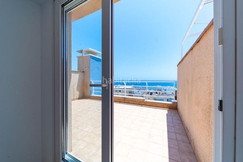 Foto 60a90652-f4a2-4a2a-88ce-6b9289970879. Casa adossada amb piscina a Aguamarina Orihuela