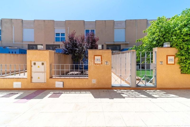 Foto c3d69fc8-b791-4569-b4fd-decbba73fa33. Casa adossada amb piscina a Aguamarina Orihuela