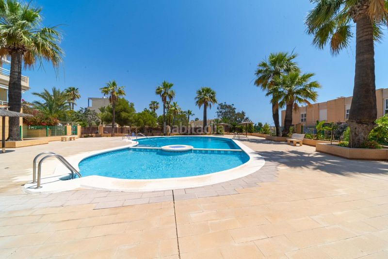 Foto cd5576ee-2cfa-4f67-b0f2-fdfad3eae52c. Casa adossada amb piscina a Aguamarina Orihuela