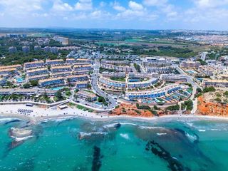 Maison jumelée à Aguamarina. A tan solo 100 metros de la playa de la glea, este amplio chalet