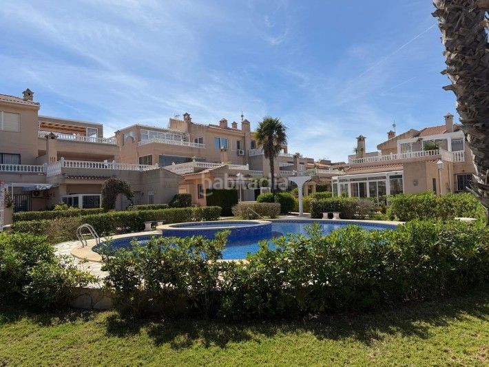 Foto 51e3a4cf-3a68-47bd-b3bd-f1708e90add0. Àtic amb piscina a Playa Flamenca Orihuela