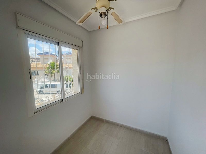 Foto 0280a004-51b2-4457-b4a7-6ffe382c631a. Casa aparellada amb piscina a Rojales