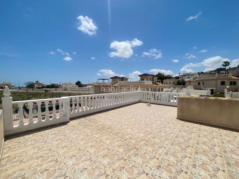 Foto 1221b36f-df93-4aa0-9ca5-a76546b87f0f. Casa aparellada amb piscina a Rojales