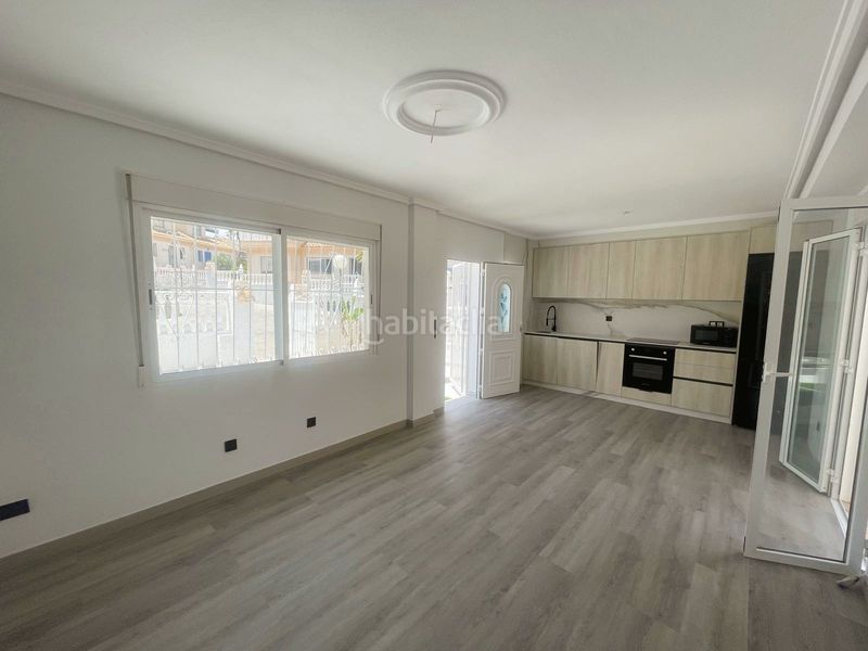 Foto d190e566-9bb5-47d7-a7dc-d480cfcc1a58. Casa aparellada amb piscina a Rojales