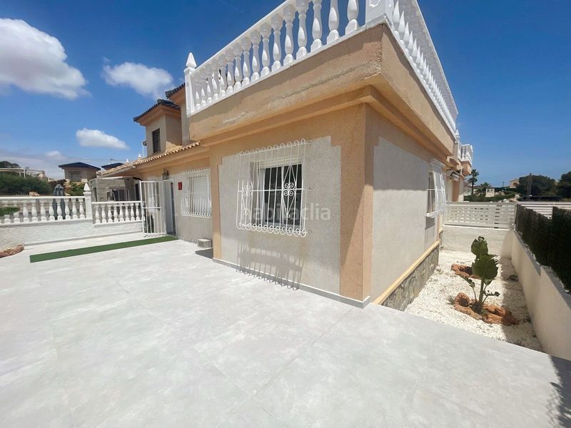 Foto ef78ab3f-1a70-4981-b7fc-a962d1f82795. Casa aparellada amb piscina a Rojales