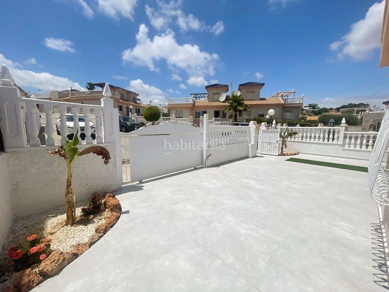 Foto f49bd4ce-37ef-422e-9ca2-25d94e3d11ea. Casa aparellada amb piscina a Rojales