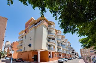 Àtic a Gaspar Perelló. Descubre este acogedor aacutetico de 1 dormitorio y 1 bantildeo,