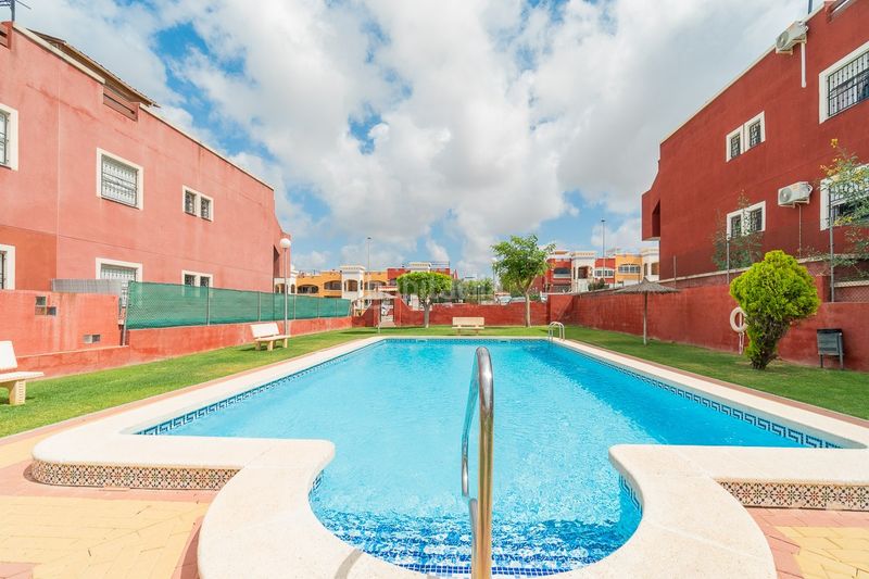 Foto 4a3ce042-fc22-4881-8703-8bf659f961fd. Àtic amb piscina a La Florida Orihuela