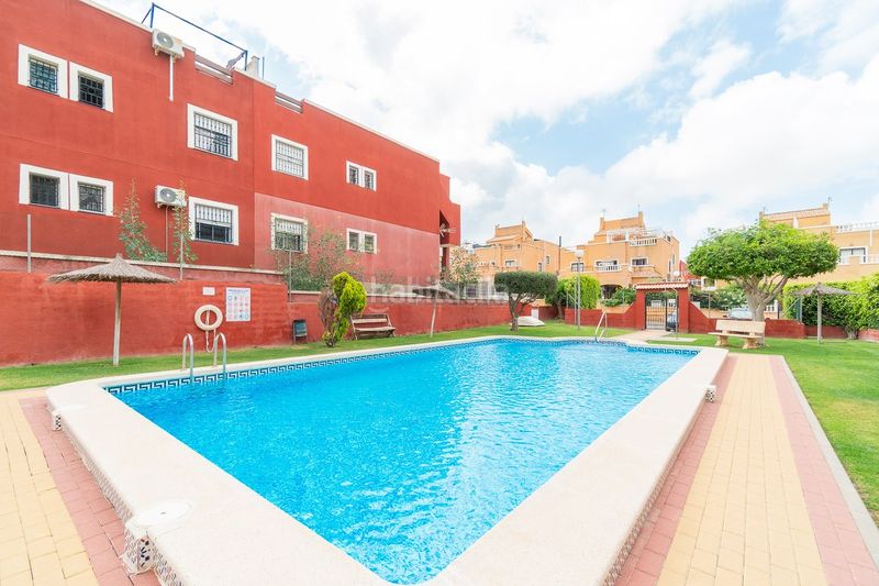 Foto e30f4066-0b1c-4a92-8818-d823613b3b50. Àtic amb piscina a La Florida Orihuela