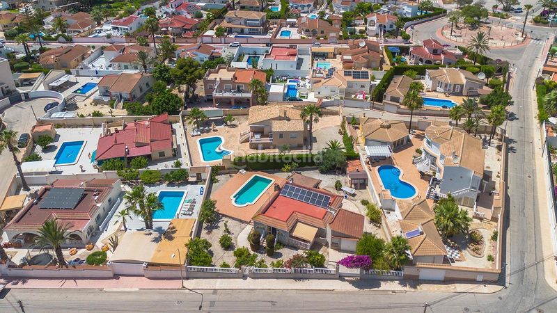 Foto d94ca1ec-53be-413b-b72e-888a661c7e3d. Xalet amb piscina a Rojales