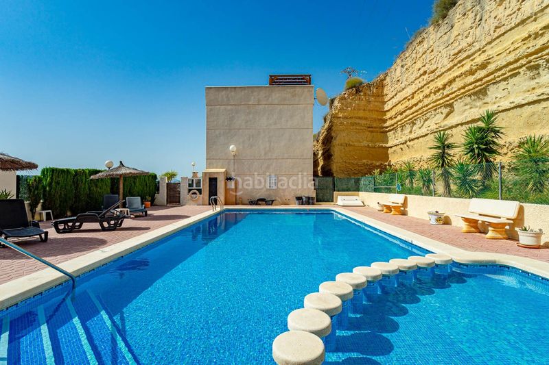 Foto 879a36de-17dd-4dbd-a9aa-a2cd52e039e0. Planta baixa amb piscina a Rojales