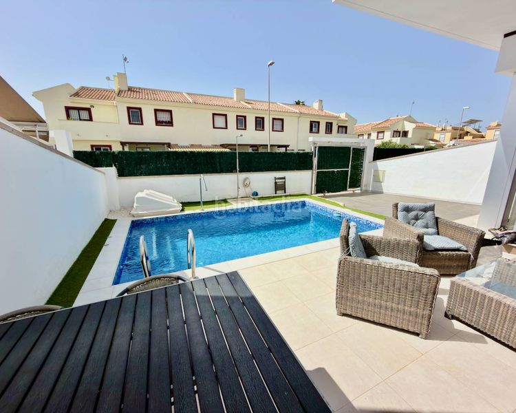 Foto c895ad64-6675-4b81-9a35-c20389d5a483. Xalet amb piscina a Centro de la Ciudad Quesada Rojales