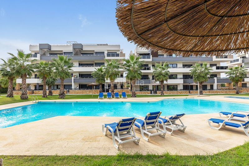 Foto 1631e6ad-b683-4e01-bb8e-d35135e886c8. Apartament amb aparcament piscina a La Florida Orihuela