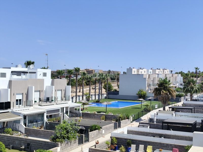 Foto 456e2013-053f-4763-976d-887614a3985e. Casa adossada amb piscina a Parque Acuático - Sector 25 Torrevieja