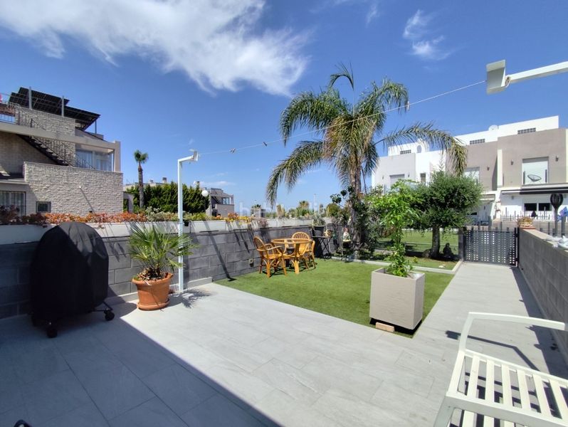 Foto bfc53cf6-dd10-4978-936e-068efd1f0159. Casa adossada amb piscina a Parque Acuático - Sector 25 Torrevieja