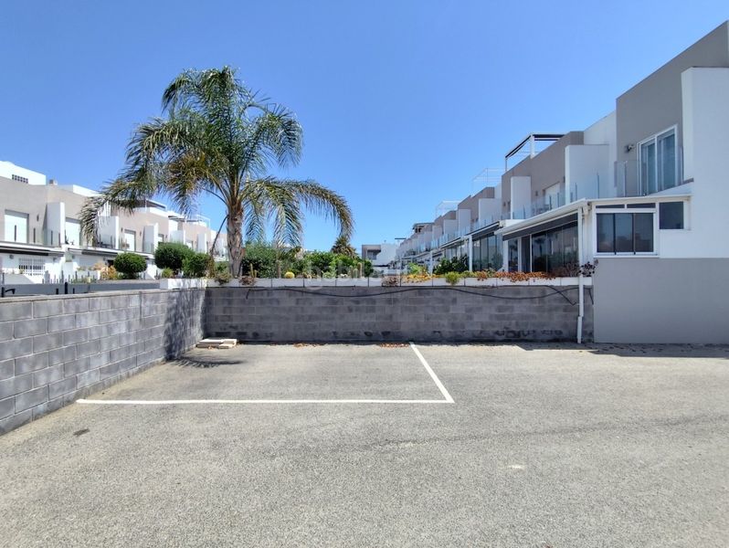 Foto c928516b-fb03-4654-965d-77208d376c0c. Casa adossada amb piscina a Parque Acuático - Sector 25 Torrevieja
