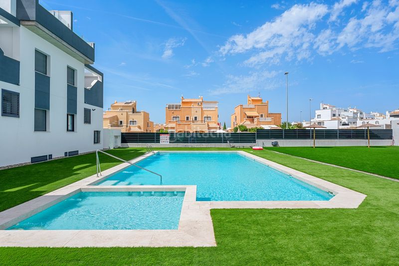 Foto d456a375-1d6a-4925-8288-a4a6cc69759b. Àtic amb piscina a La Florida Orihuela