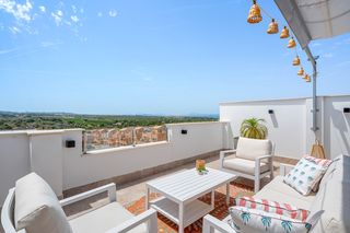 Àtic a La Florida. Iquestestaacute buscando una vivienda confortable donde se unen
