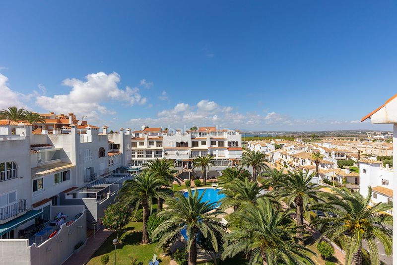 Foto 4790531f-0355-44e0-b7c2-e144f2d2b7f3. Àtic amb piscina a Torreblanca Torrevieja