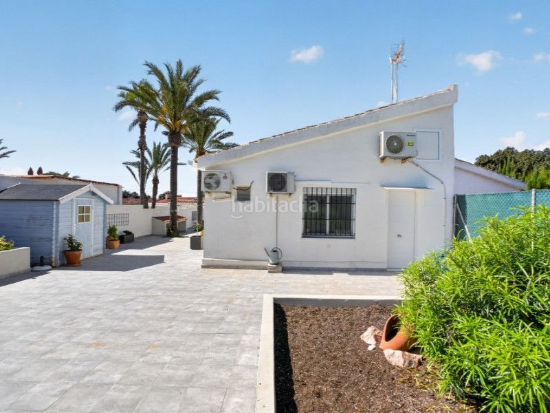 Foto 4a23eceb-efd3-45e6-8c32-cef5c13c8db9. Casa aparellada amb aparcament a nueva Torrevieja Torrevieja