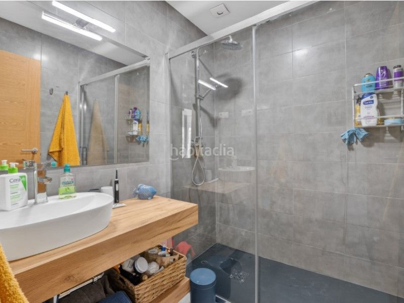 Foto 4c9b7756-241c-48e6-b2bd-14c23f03404e. Casa aparellada amb aparcament a nueva Torrevieja Torrevieja