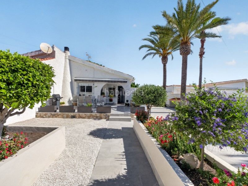 Foto c2479450-b744-4693-bd54-662246e9fc7c. Casa aparellada amb aparcament a nueva Torrevieja Torrevieja
