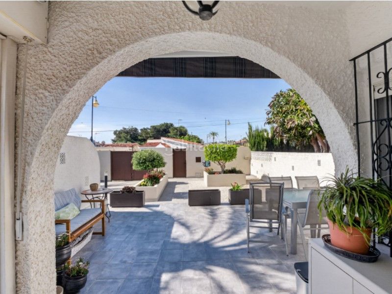 Foto cfef7ac7-64f2-4689-a4b8-f2f1ba3cc7f1. Casa aparellada amb aparcament a nueva Torrevieja Torrevieja