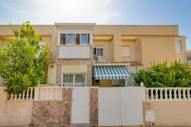 Foto b72e6866-ea7d-46ce-b7a8-671520ca5675. Casa adossada amb piscina a Aguas Nuevas Torrevieja