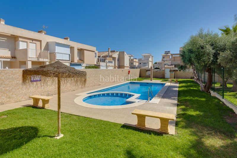 Foto c08b3fe3-beb2-4854-b75e-edcb367a609f. Casa adossada amb piscina a Aguas Nuevas Torrevieja