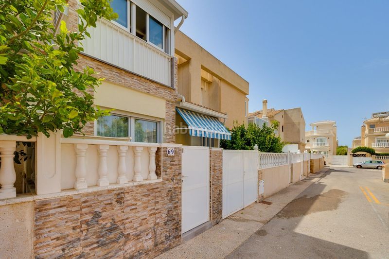 Foto d0e883e0-e264-44bc-bbf6-d384179ccd34. Casa adossada amb piscina a Aguas Nuevas Torrevieja
