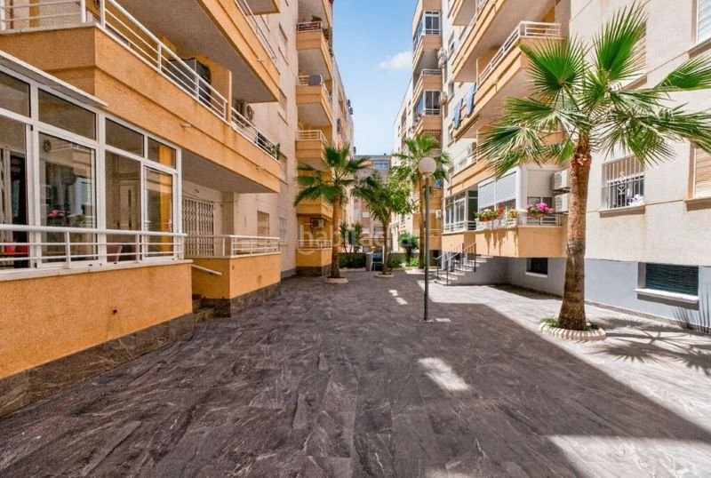 Foto 3718b741-a081-432d-944d-f7edd1c07b84. Apartament amb piscina a Antonio Machado Torrevieja