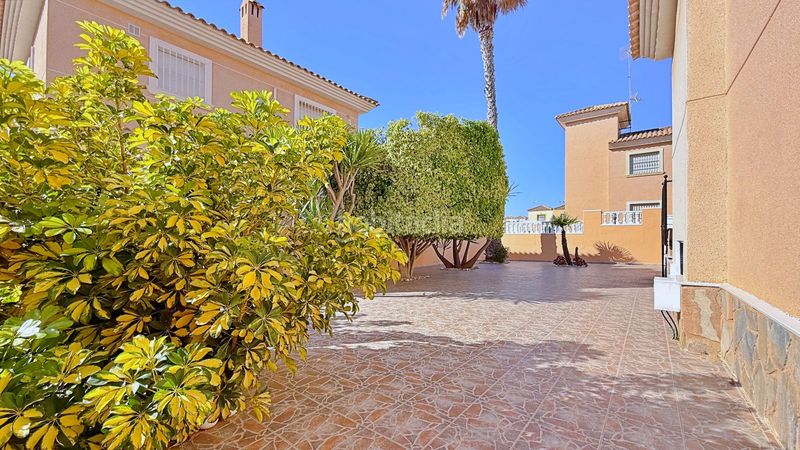 Foto a8a445b6-09aa-4ec0-9421-e622c001b4bf. Chalet mit parking pool in Los Balcones y los Altos Orihuela