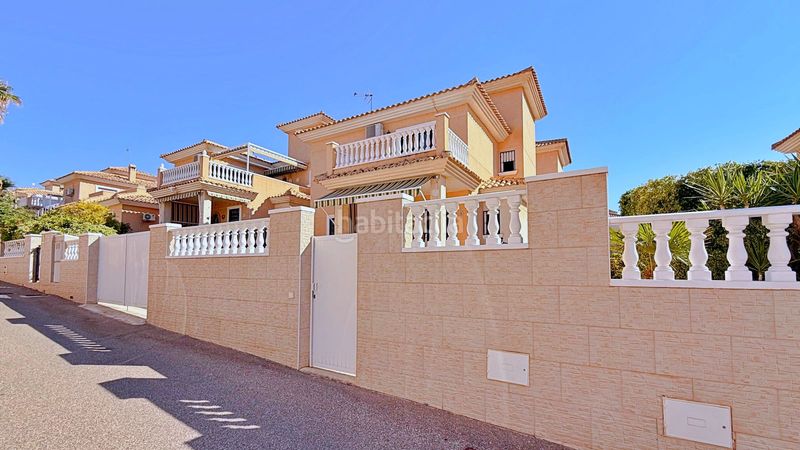 Foto c4c33bf3-b4bc-4e80-9869-1382978ae582. Chalet mit parking pool in Los Balcones y los Altos Orihuela