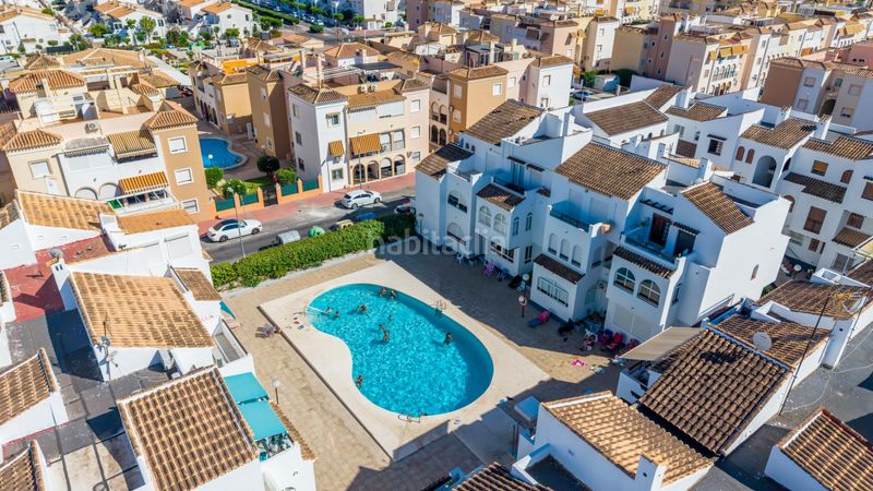 Foto 0db58839-00e8-4654-a89f-d1c1541e0738. Planta baixa amb piscina a Playa de los Náufragos Torrevieja