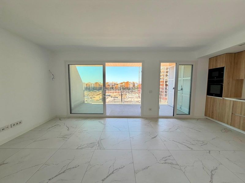 Foto 97739be2-e23d-49fa-b73a-9af992e5a6b3. Apartament amb aparcament piscina a Punta Prima Torrevieja