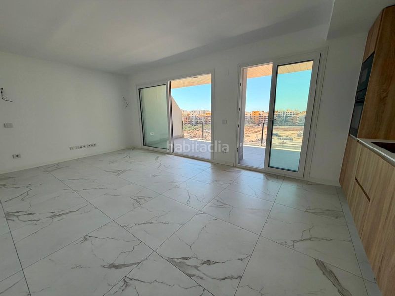 Foto eda5d726-b648-4278-829a-d9d8159923a2. Apartament amb aparcament piscina a Punta Prima Torrevieja