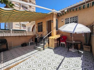 Miete Reihenhaus in Nueva Torrevieja. Descubre este acogedor bungalow en una sola planta, sin vecinos