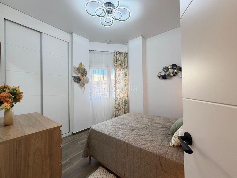 Foto c101bd91-0bc6-4fe3-b1ae-0f1922fd0a38. Planta baixa a Puerto Deportivo Torrevieja