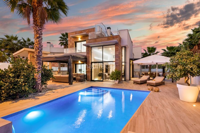 Foto 1c8c5d27-8755-48f5-979b-5dae28dc720a. Chalet ... en Cabo Roig Orihuela