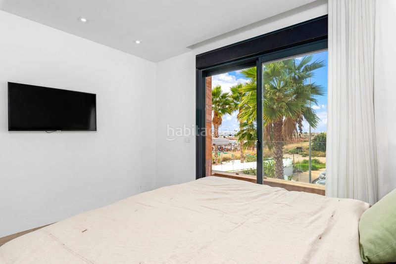 Foto 2f6227c6-69a0-42e9-8d09-c3f5f5427616. Chalet ... en Cabo Roig Orihuela