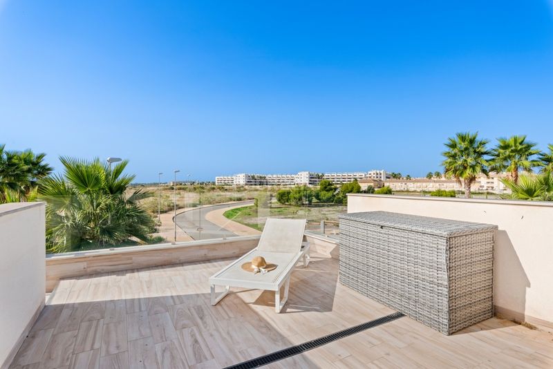 Foto 3ab3ef77-ec5e-4893-b662-8742a2fb97e9. Chalet ... en Cabo Roig Orihuela